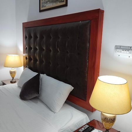 Family Guest House Lahore Near Airport Eksteriør billede