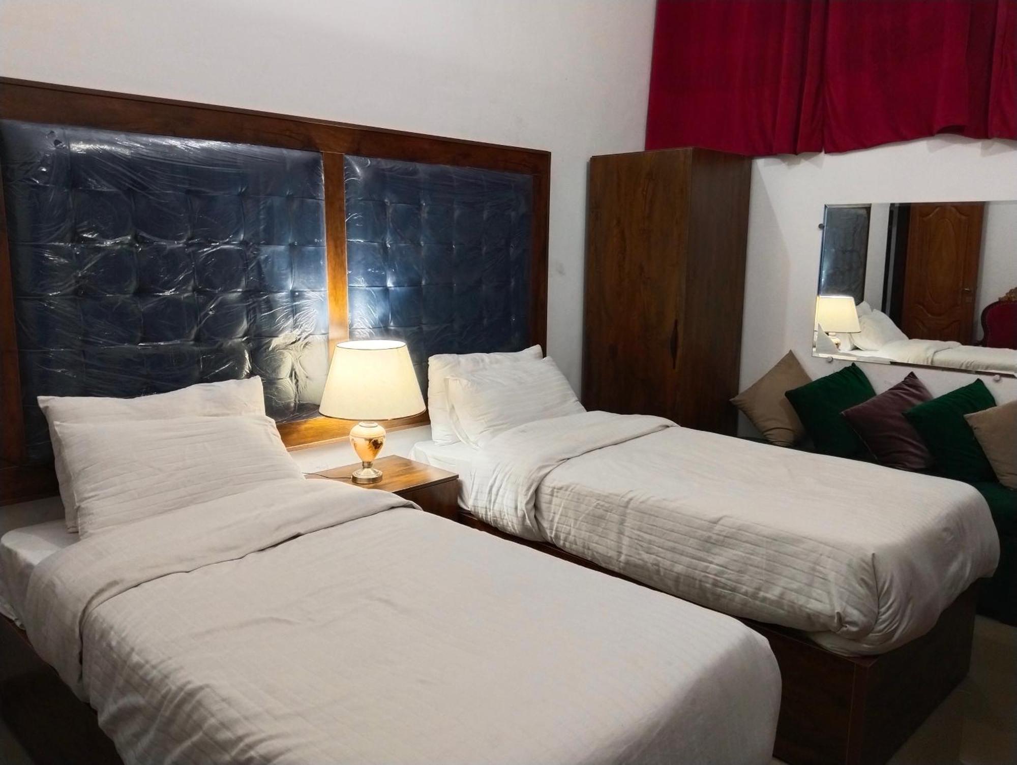 Family Guest House Lahore Near Airport Eksteriør billede